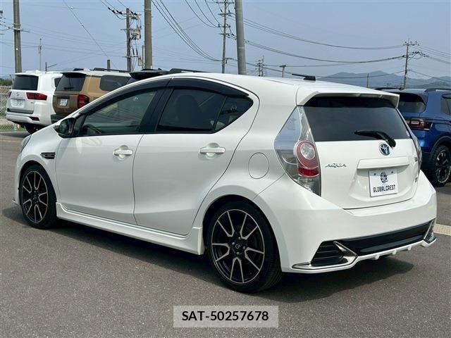 Toyota AQUA 2014-06 5860130-7