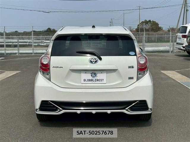 Toyota AQUA 2014-06 5860130-8