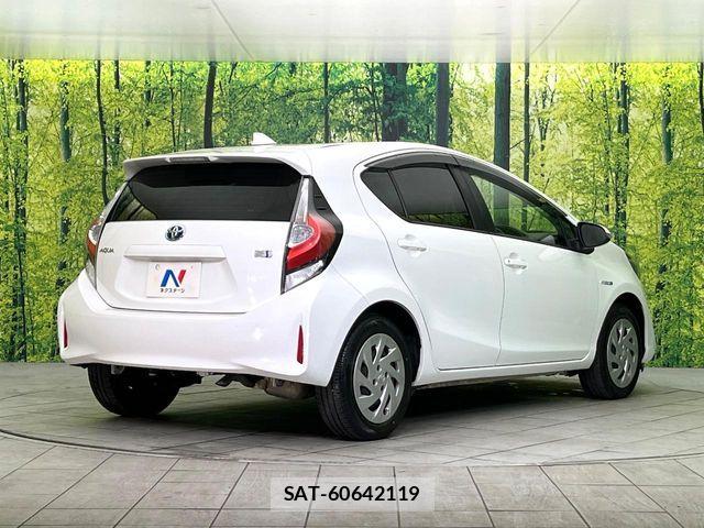 Toyota AQUA 2019-02 5860144-16