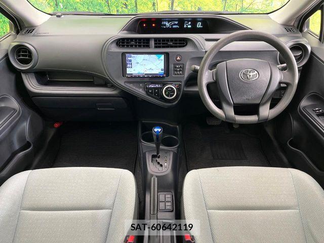 Toyota AQUA 2019-02 5860144-1