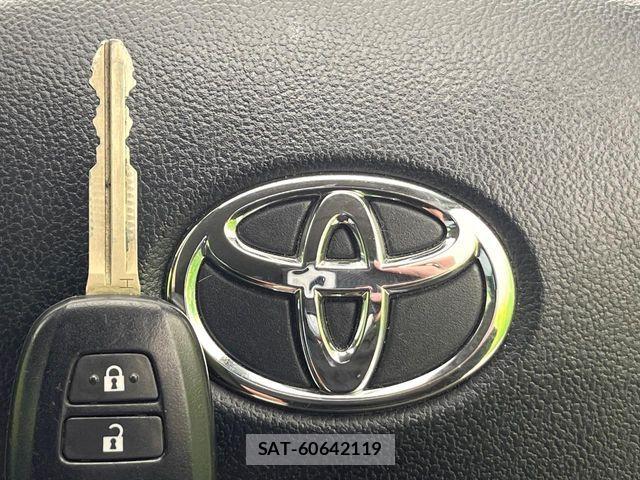 Toyota AQUA 2019-02 5860144-2
