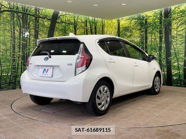 Toyota AQUA 2015-11 6009067-16