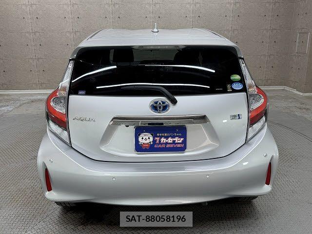 Toyota AQUA 2018-08 6008988-10