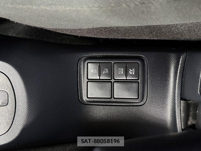 Toyota AQUA 2018-08 6008988-17