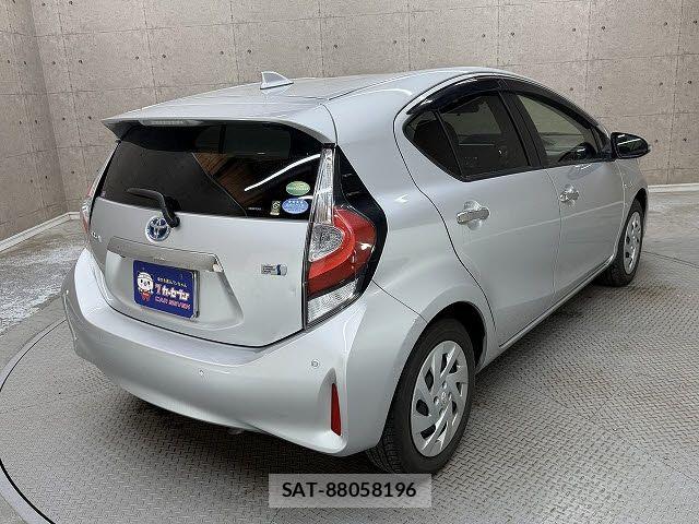 Toyota AQUA 2018-08 6008988-1