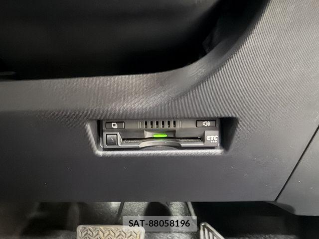 Toyota AQUA 2018-08 6008988-21