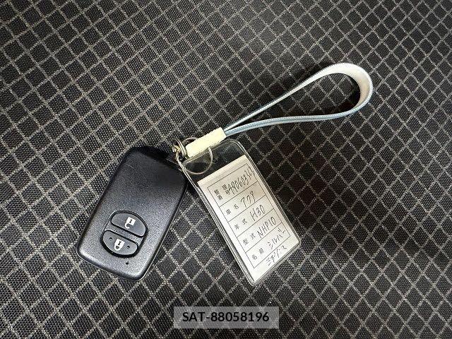 Toyota AQUA 2018-08 6008988-23