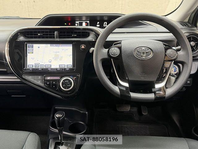 Toyota AQUA 2018-08 6008988-2
