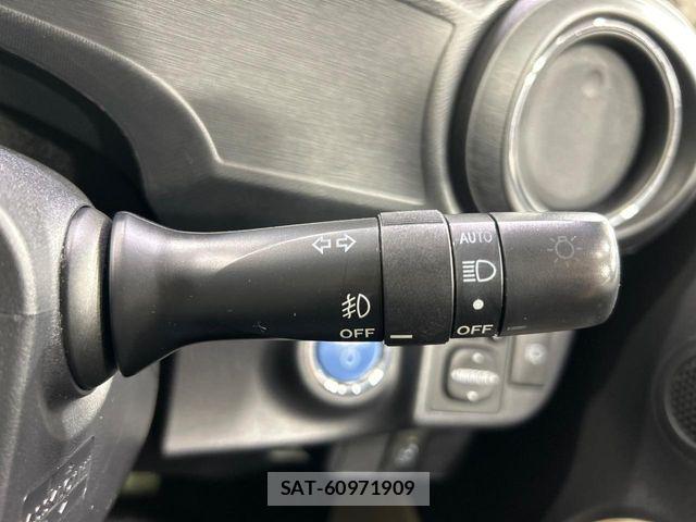 Toyota AQUA 2012-01 6009055-6