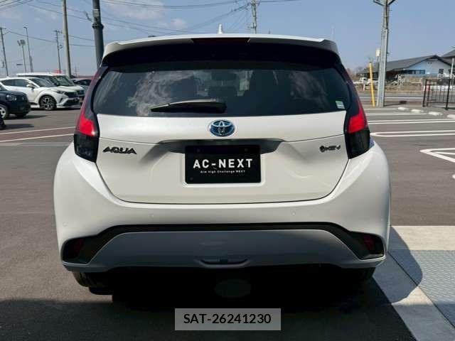 Toyota AQUA 2025-02 6008912-15