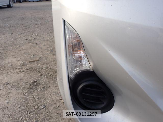Toyota AQUA 2017-01 6009132-9