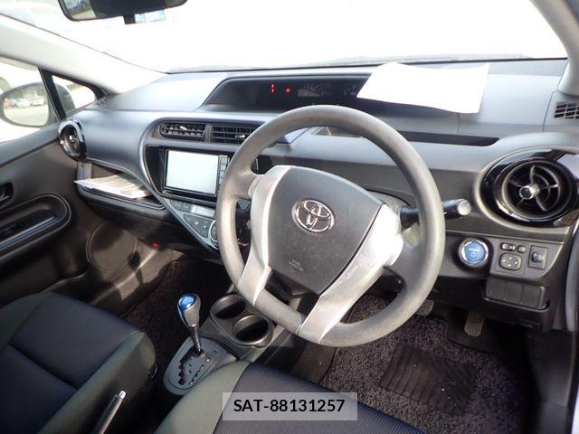Toyota AQUA 2017-01 6009132-1