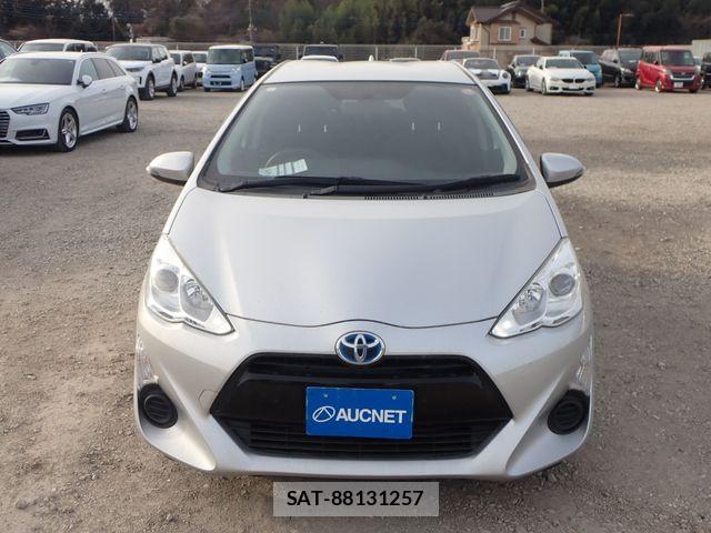 Toyota AQUA 2017-01 6009132-4