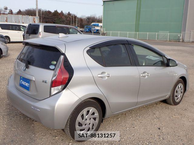 Toyota AQUA 2017-01 6009132-7