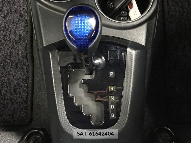 Toyota AQUA 2017-06 6073037-21