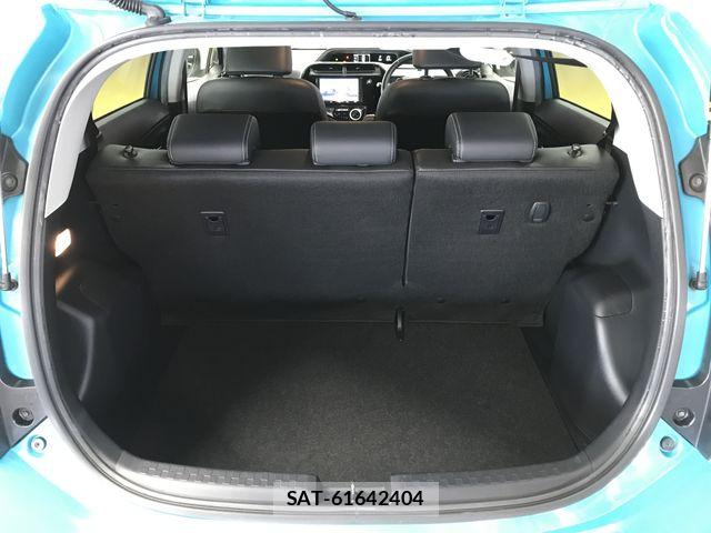 Toyota AQUA 2017-06 6073037-26