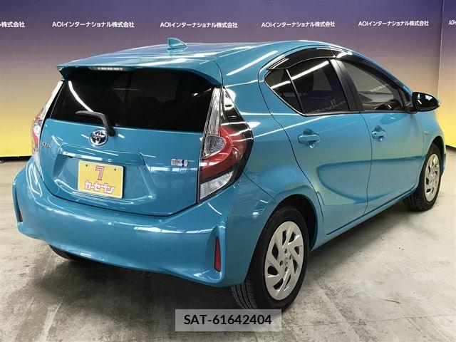 Toyota AQUA 2017-06 6073037-2