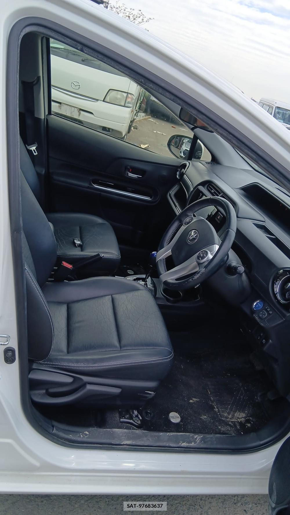 Toyota AQUA 2016-03 6206293-11
