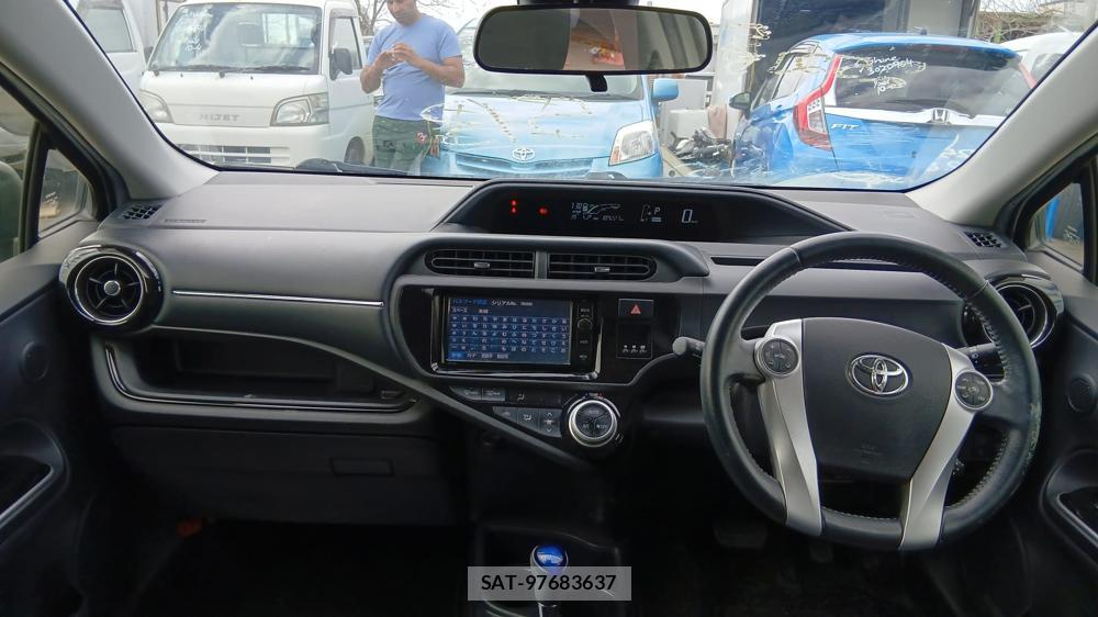 Toyota AQUA 2016-03 6206293-12