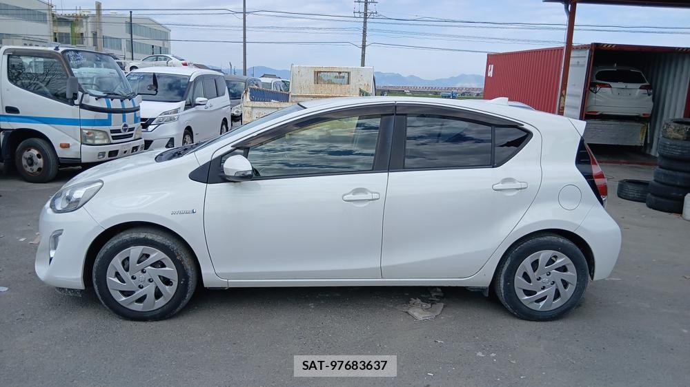 Toyota AQUA 2016-03 6206293-1