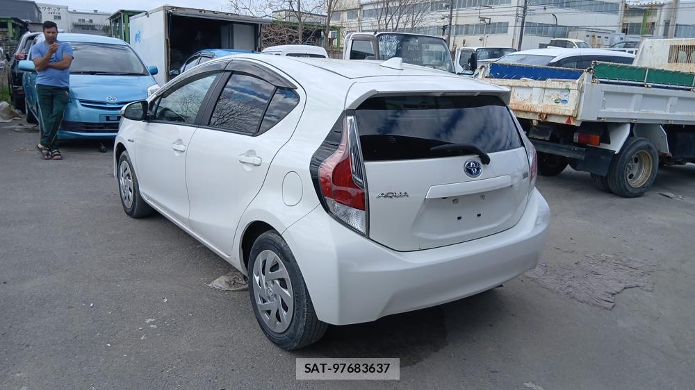 Toyota AQUA 2016-03 6206293-2