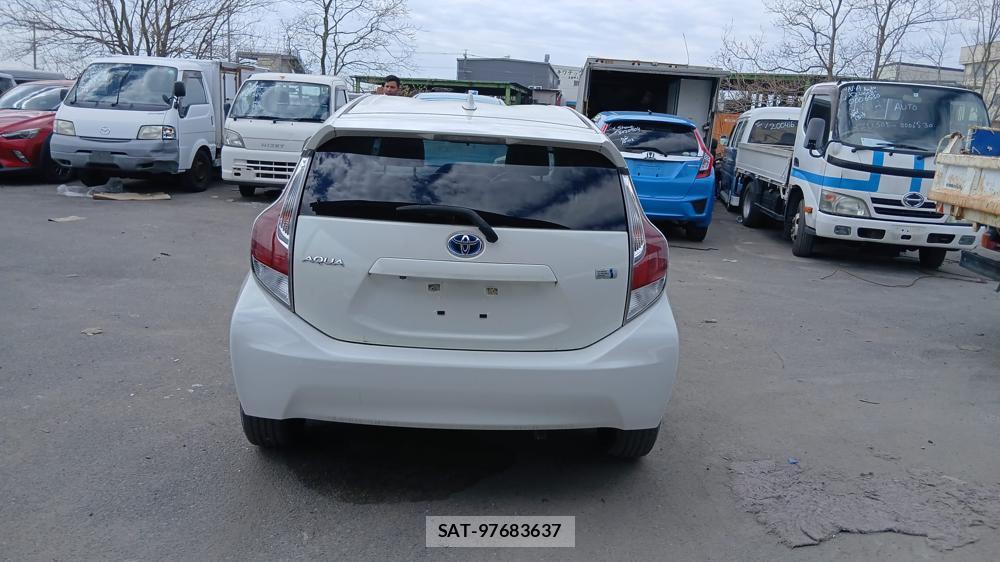 Toyota AQUA 2016-03 6206293-3