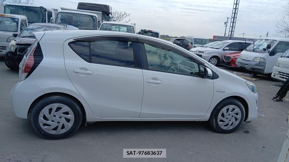 Toyota AQUA 2016-03 6206293-5