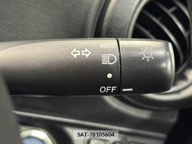 Toyota AQUA 2013-07 6211473-14