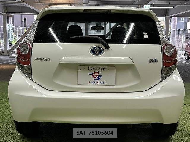 Toyota AQUA 2013-07 6211473-18