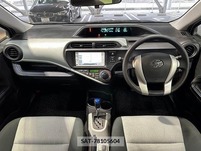 Toyota AQUA 2013-07 6211473-2