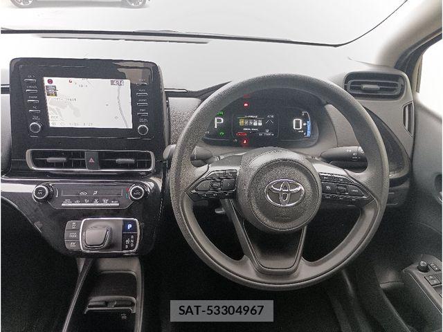 Toyota AQUA 2021-08 6211447-11