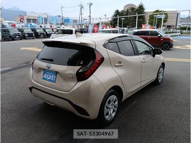Toyota AQUA 2021-08 6211447-1