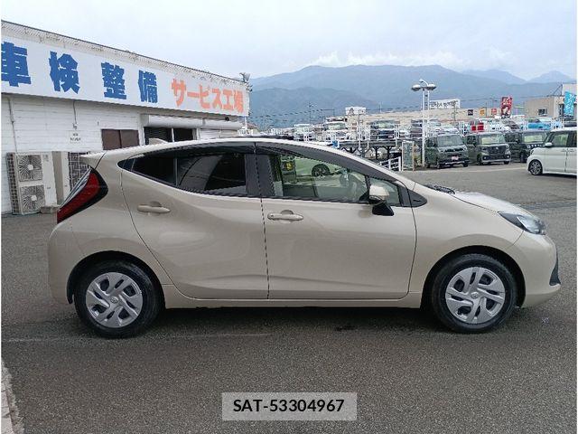Toyota AQUA 2021-08 6211447-3