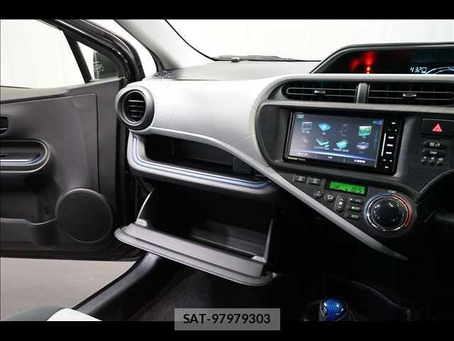 Toyota AQUA 2014-12 6242075-12
