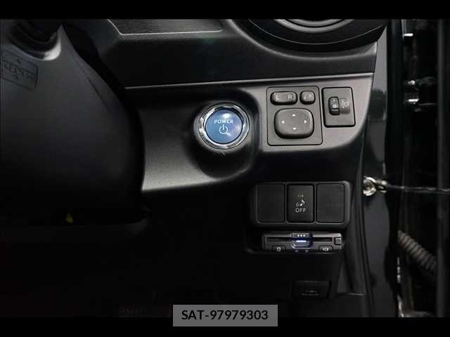 Toyota AQUA 2014-12 6242075-13
