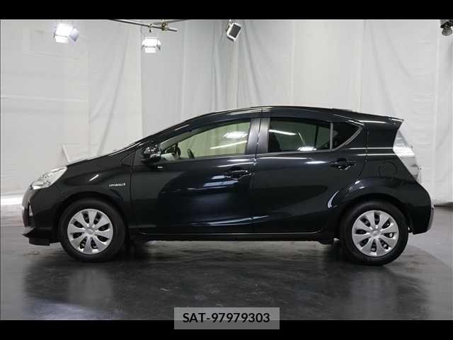 Toyota AQUA 2014-12 6242075-14