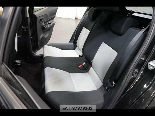 Toyota AQUA 2014-12 6242075-17