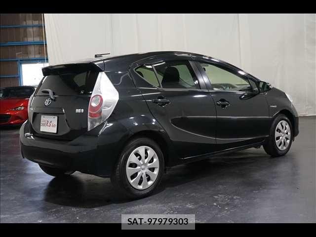 Toyota AQUA 2014-12 6242075-8