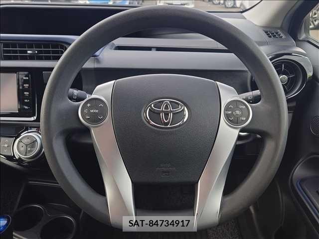 Toyota AQUA 2015-09 6242064-12