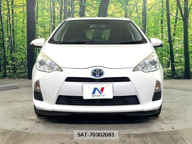 Toyota AQUA 2014-02 6271172-13