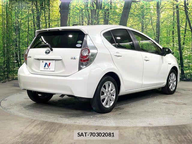 Toyota AQUA 2014-02 6271172-16