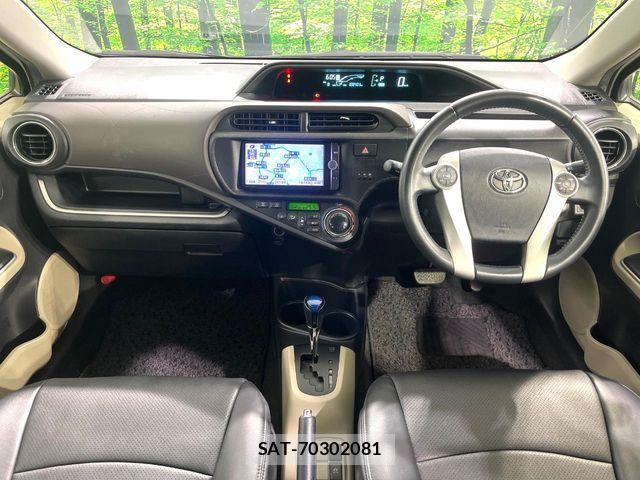 Toyota AQUA 2014-02 6271172-1