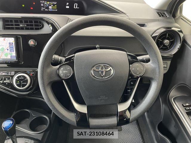 Toyota AQUA 2020-06 6494829-7