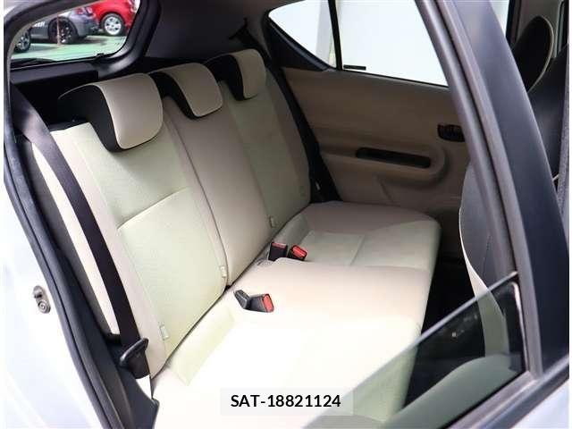 Toyota AQUA 2013-09 6494855-13