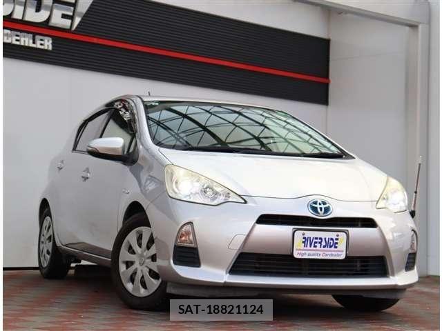 Toyota AQUA 2013-09 6494855-20