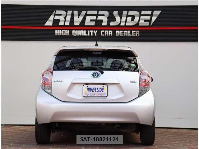 Toyota AQUA 2013-09 6494855-24