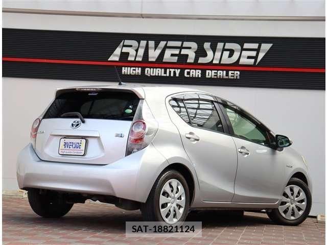 Toyota AQUA 2013-09 6494855-25