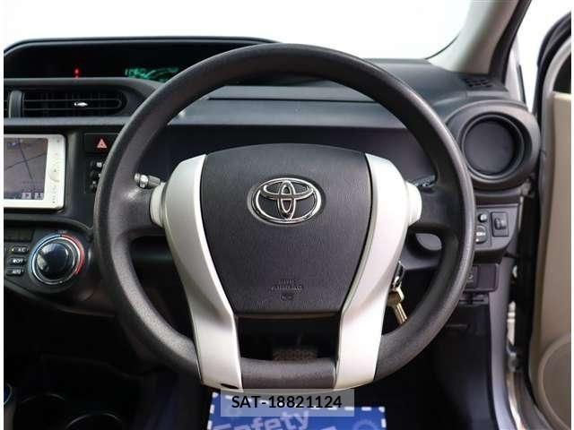 Toyota AQUA 2013-09 6494855-28