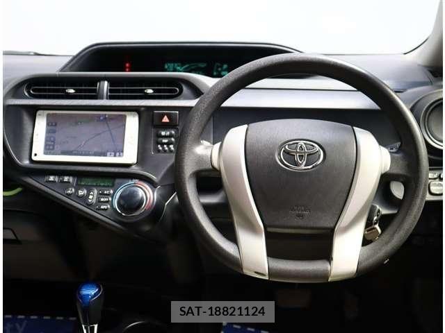 Toyota AQUA 2013-09 6494855-7