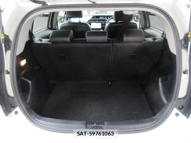 Toyota AQUA 2015-04 6494833-11